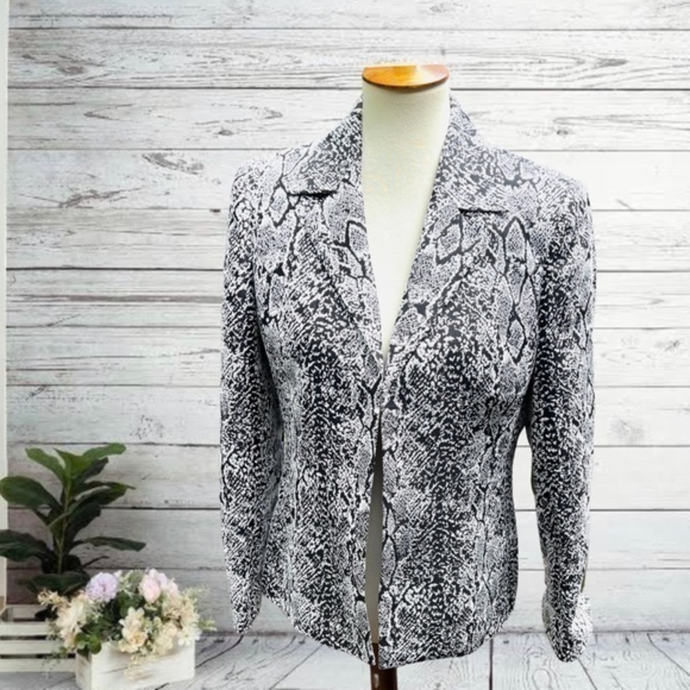 Kasper black and silver open front jacket snake print jacket